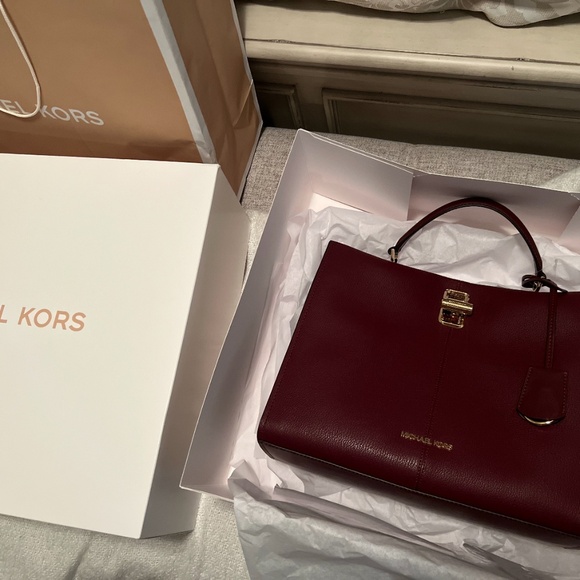 Michael Kors purse - Picture 1 of 3